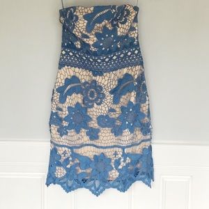 Blue sleeveless lace dress